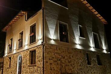 بنسيون Destasu  Bed And Wellness