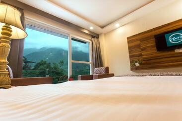 هتل D Canal Inn A Boutique