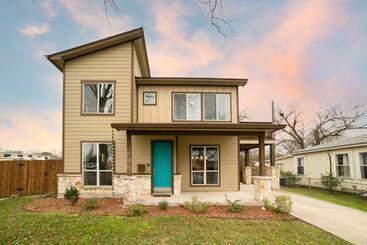 شقق خاصة سياحية Lady Bird By Avantstay Great Location In Austin W Large Yard Fire Pit