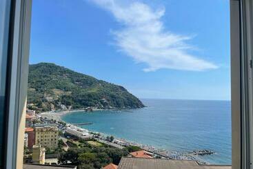 Жильё для туристов Ocean View Flat With Wi Fi, Ac And Elevator To Town