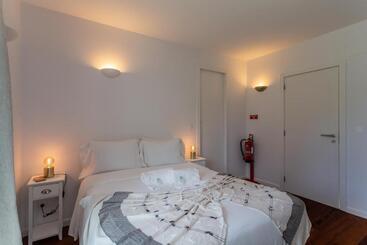 بنسيون Beguest Sunroca Suites