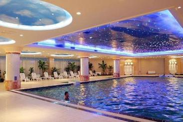 בית מלון כפרי Nanchang Galactic Peace International