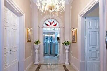 Ta Dun Martin And Taz Zija Bed And Breakfast