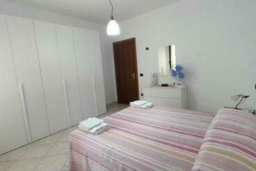 شقق خاصة سياحية Casa Vacanza Laccata Con Posto Auto Gratuito