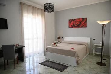 تختخواب و صبحانه Flowers  House