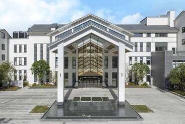 هتل Doubletree By Hilton Taizhou Shenxianju