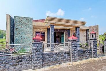فندق Oyo 91353  Surya Andesa