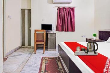 فندق O Oxy Safari Residency