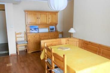 Жильё для туристов Appartement Tout Confort Skis Aux Pieds Avec Balcon Et Piscine Chauffée   Fr 1 267 210