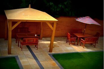 Bed and Breakfast Heathrow Travellers Hub