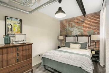 هتل Luxury Downtown Loft Studio Fifty Nine 18 Pets