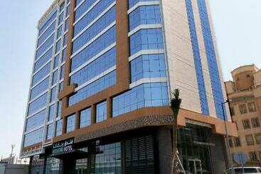Weekend Hotel Sari