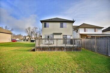 آپارتمان‌های توریست‌ها Beautiful Fallsview Home