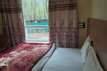 펜션 Al Ayaan Guest House