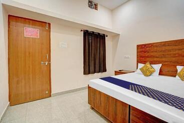 فندق Spot On  Evening Star Inn