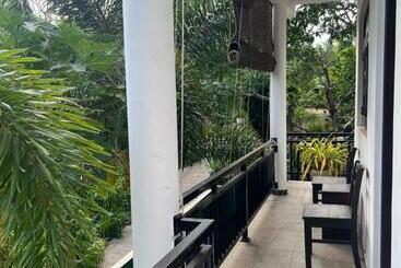 پانسیون Neenfea Residence