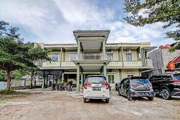 هتل Oyo 91642 Fhazel Residence Syariah