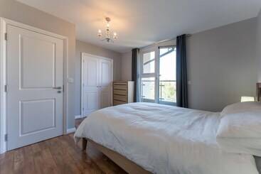 آپارتمان‌های توریست‌ها Luxury 2 Bed Apartment Parking By Nec & Solihull