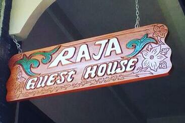 ユースホステル Raja Guest House   Jungle Trekking & Tours Bukit Lawang Sumatra