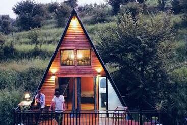 آپارتمان‌های توریست‌ها Gadeni Stays At Nainital   A Frame Cabin