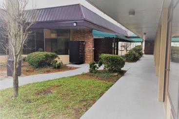 هتل Columbus Inn & Suites