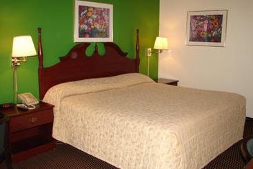 هتل Columbus Inn & Suites