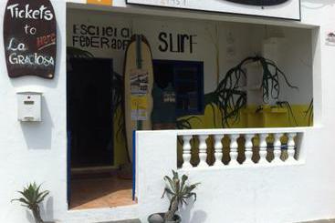 هتل Famara Clandestino Surf