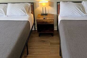 فندق Red Carpet Inn   Houma