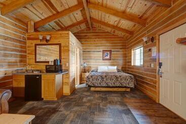 هتل Rock Crest Lodge And Cabins