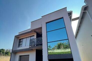 شقق خاصة سياحية Ezulwini Executive Apartments
