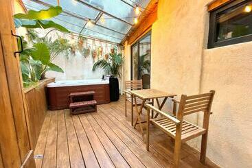 Жильё для туристов Myinsolite   Cocon Tropical, Jacuzzi, énigme
