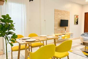 관광객 아파트 H&q 1br Cozy House, Bangtao Beach