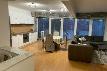 شقق خاصة سياحية Spacious Apartment On Main Street