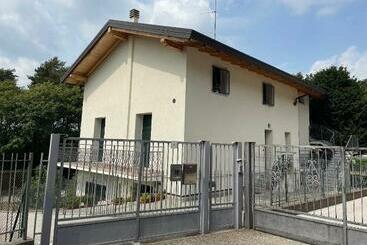 游客公寓 Appartamento Comolake Sanfermo Parco Spina Verde