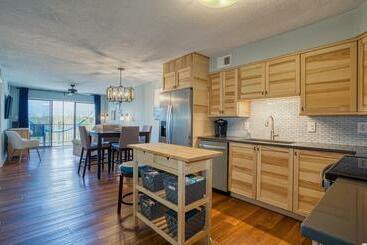 آپارتمان‌های توریست‌ها Beautiful Beachfront Oceanfront First Floor 2br 2ba Condo In Cherry Grove, North Myrtle Beach! Renov