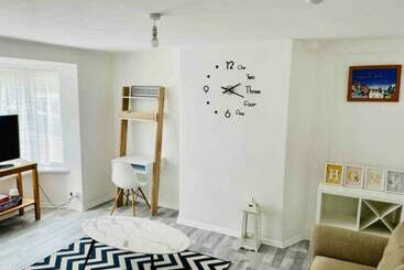 Tourist flats Fabulous, Spacious, Newly Refurbished Home Close To Heathrow Airport