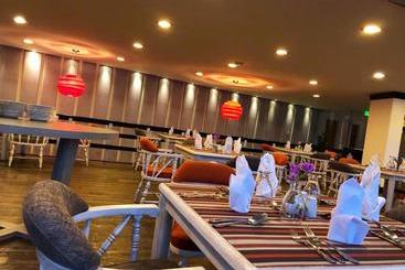 هتل Hunza Y Centro De Convenciones