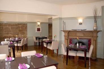 هتل The Warwick Arms
