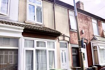 آپارتمان‌های توریست‌ها Lovely 6 Bed Property Located Within Dudley