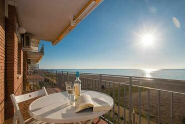 ツーリストアパートメント Maresme Beach Apartment
