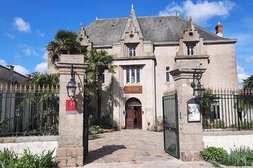 ホテル Hôtel De La Barbacane
