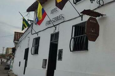 هتل Gran Girones