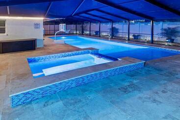شقق خاصة سياحية Villa Kailāsa   Pool, 6min Drive To The Beach