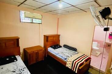 پانسیون Damien Arico Surf Camp Nias