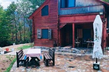 پانسیون Guest House Astrit Villi