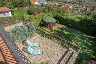 Flora Villa