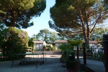 هتل Bungalows & Rooms   Gît ôstal