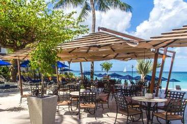 هتل The Sandpiper