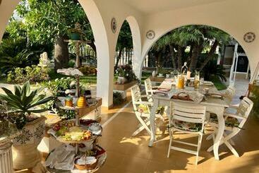 تختخواب و صبحانه Romantico Wellness Casa Veronica