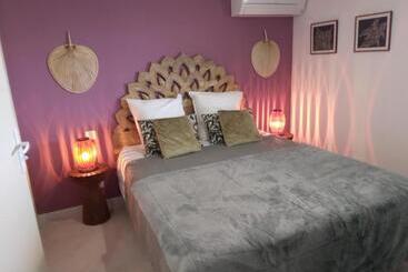 تختخواب و صبحانه Le Spot 577- Adults Only